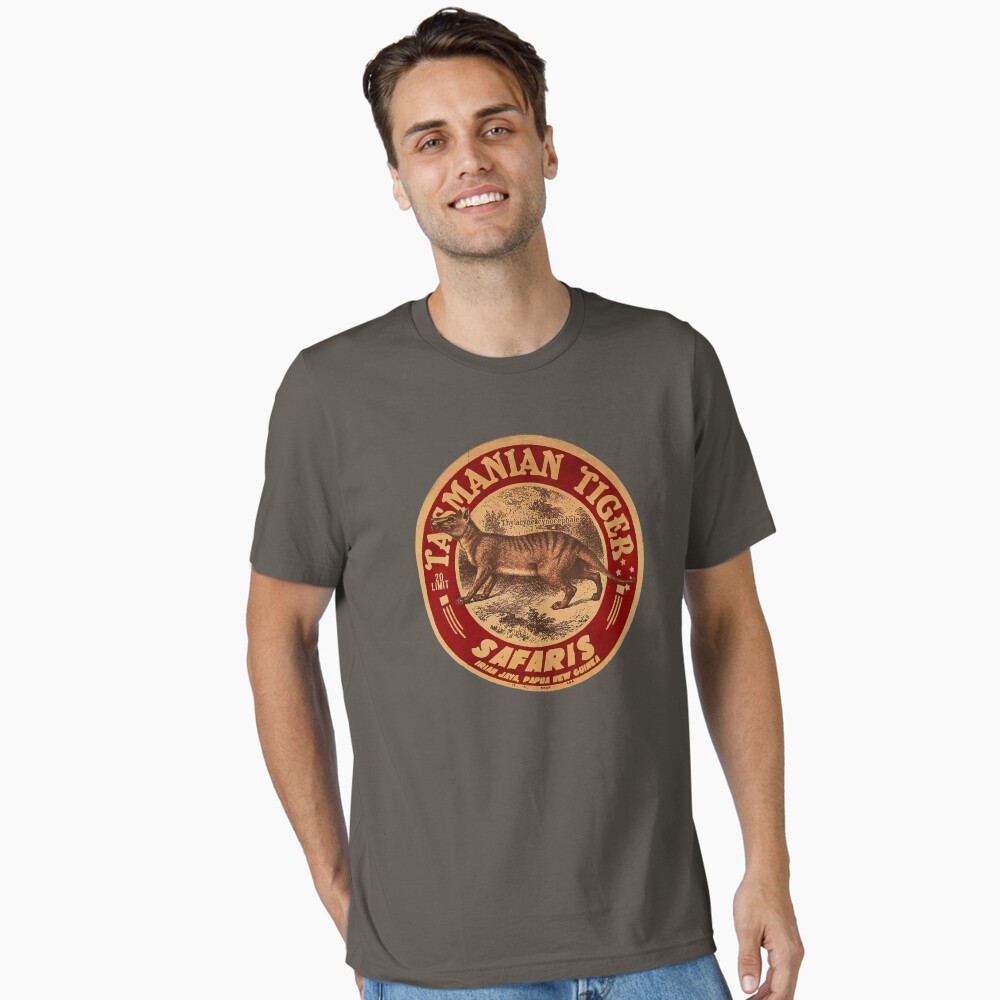 Aperçu de l'œuvre T-shirt essentiel créée et vendue par alardokoth.