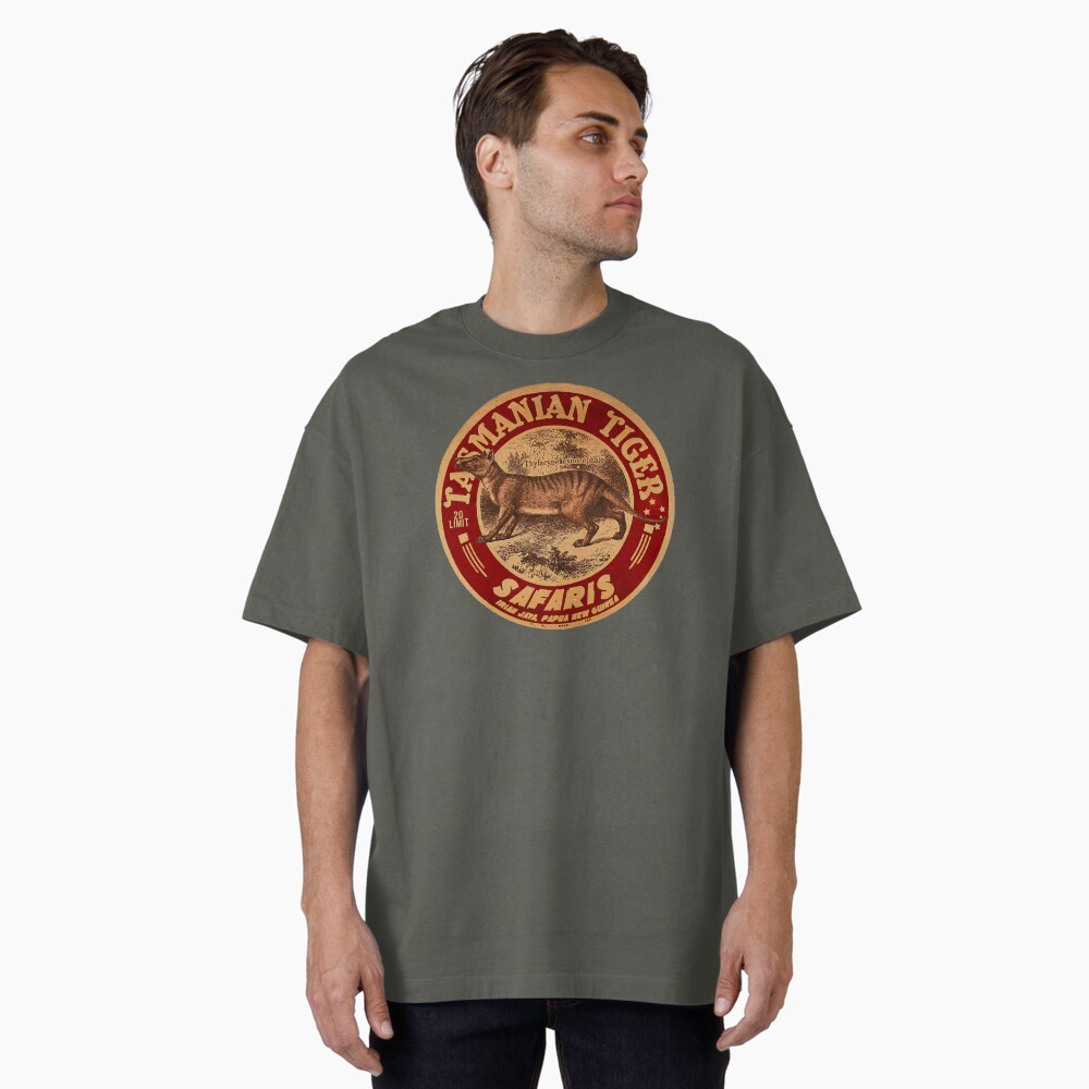 Aperçu de l'œuvre T-shirt oversize créée et vendue par alardokoth.