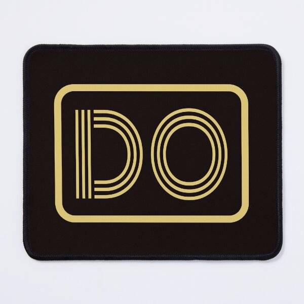 Aperçu de l'œuvre DO Initiales Lettres géométriques dorées créée et vendue par Jeallan Designs.