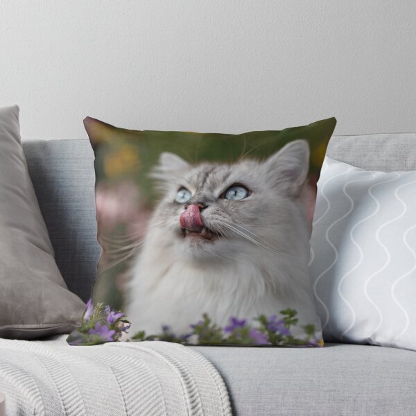 Item preview, Lindo gato en flores muestra lengua designed and sold by Gnocchilli.