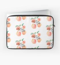 Ruf mich mit deinem Namen an - Peaches Laptoptasche