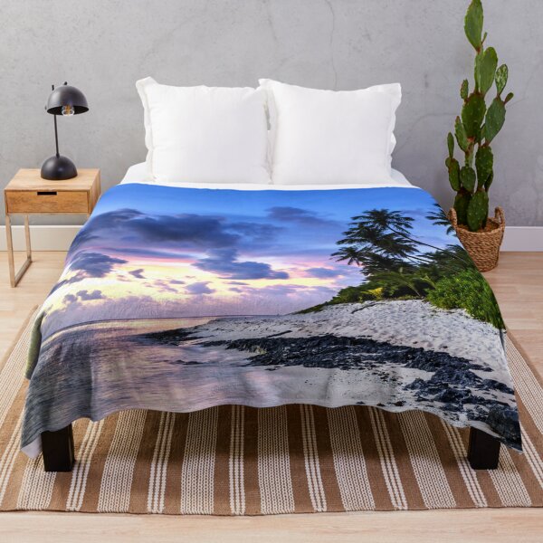 Artikelvorschau, Tropical Sunset Beachscape – Sonnenuntergang mit Palmen und Felsen entworfen und verkauft von thespecialtyhub.