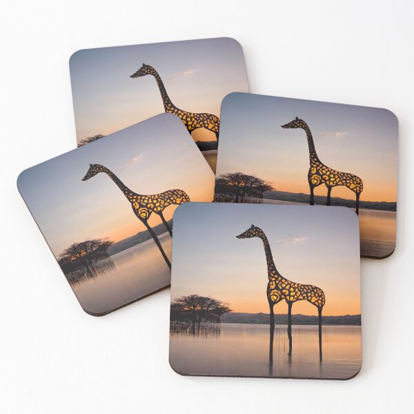 Artikelvorschau, „Wildes Abenteuer: Magische Giraffe am African Lake T-Shirt“ entworfen und verkauft von Art-Vortex-fr.