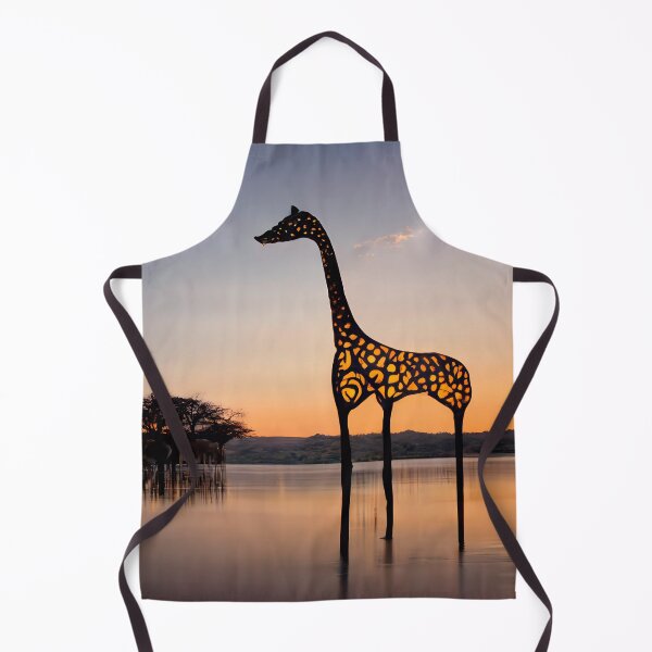 Artikelvorschau, „Wildes Abenteuer: Magische Giraffe am African Lake T-Shirt“ entworfen und verkauft von Art-Vortex-fr.