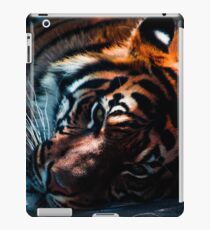 Tiger black sleeping iPad Case/Skin