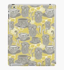 Tea owl yellow iPad Case/Skin