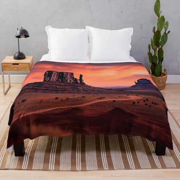 Artikelvorschau, Monument Valley bei Sonnenuntergang entworfen und verkauft von Offsite.