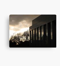 Reflexionen bei Sonnenuntergang - Ein Haus des Friedens Leinwanddruck