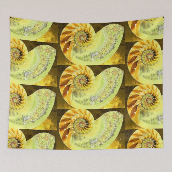 Artikelvorschau, Verzauberte gelbe und grüne Nautilus-Muschelmuschel-Kunst entworfen und verkauft von Sharon Cummings Art.