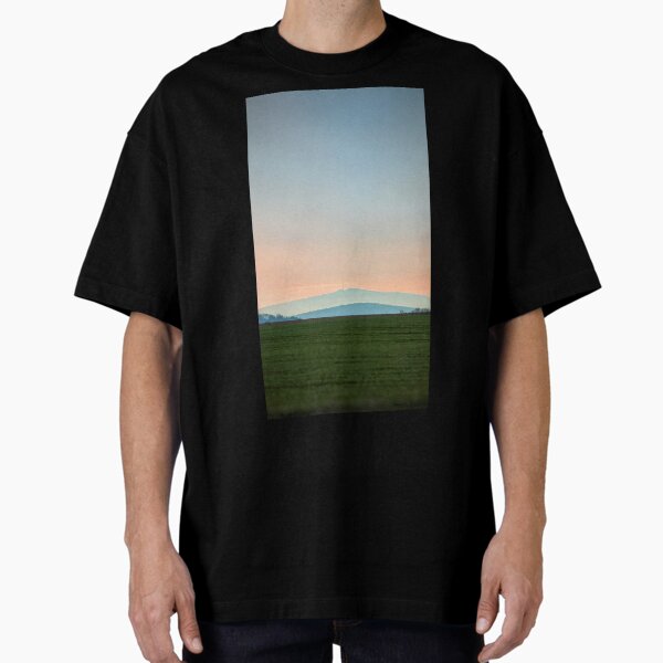 view of the mountain against the backdrop of the setting sun Oversized T-Shirt