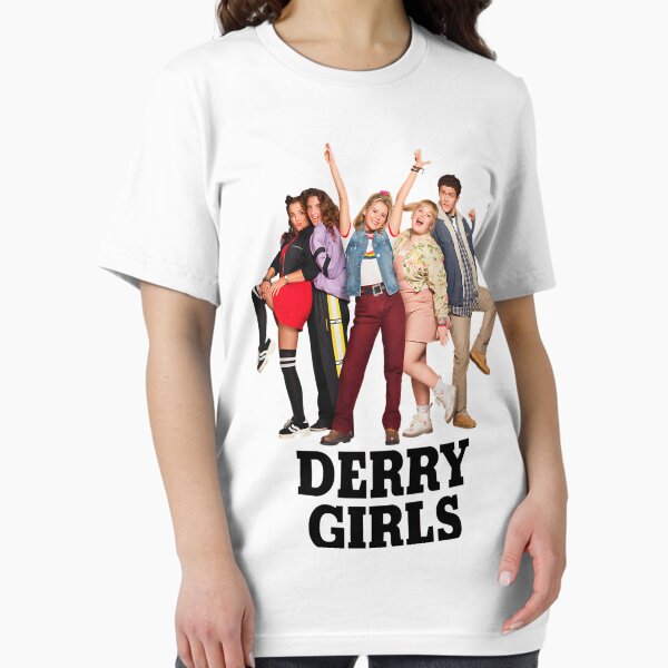 Vista previa del artículo con la obra «Regalos para amantes de las películas de Derry Girls», diseñado y vendido por ClothesGrapeCa.