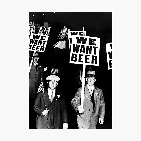 Aperçu de l'œuvre Nous voulons de la bière, de l'art d'interdiction vintage en noir et blanc créée et vendue par modernretro.
