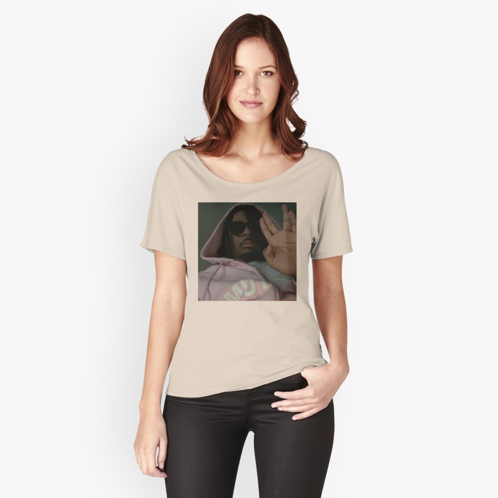 Aperçu de l'œuvre T-shirt coupe relax créée et vendue par rosead-bottss.