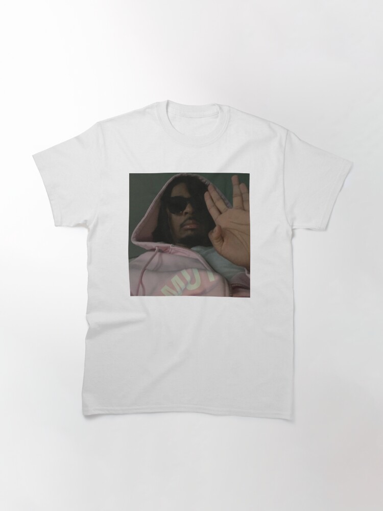 Aperçu 3 sur 7. T-shirt classique avec l'œuvre Conception de la couverture de l'album Izaya Tiji 55 mm créée et vendue par rosead-bottss.