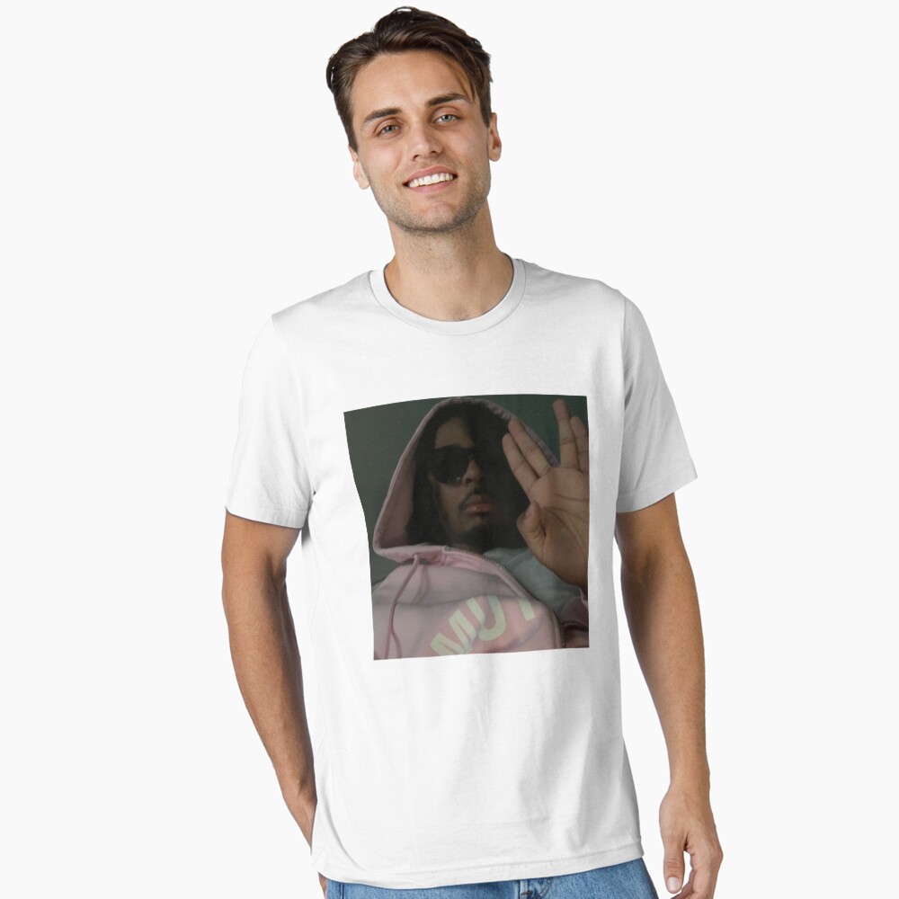 Aperçu de l'œuvre T-shirt essentiel créée et vendue par rosead-bottss.