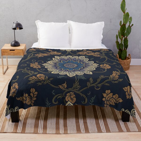 Artikelvorschau, Abstraktes Blumenmuster, nahtloses Design, marineblau, schwarz und golden floral. entworfen und verkauft von athurbubble.