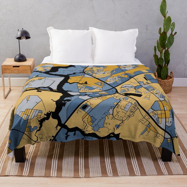 Artikelvorschau, Chesapeake-Kartenmuster in Blau und Gold entworfen und verkauft von PatternMaps.