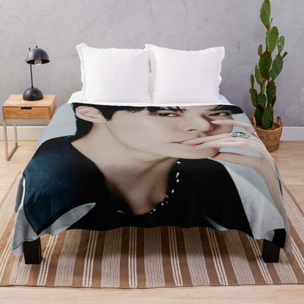 Jeno Throw Blankets for Sale | Redbubble