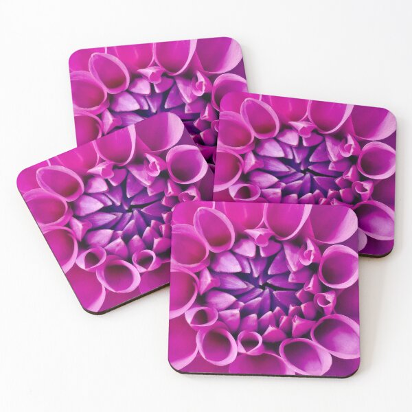 Aperçu de l'œuvre Fleurs violettes Impression artistique créée et vendue par Michelle Moss.