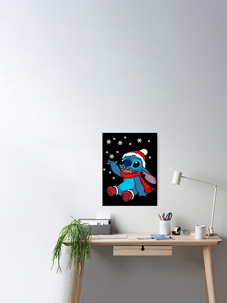 Poster for Sale avec l'œuvre « Lilo & Stitch Noël Bonnet de Noel Stitch  Portrait » de l'artiste RachelPgfd