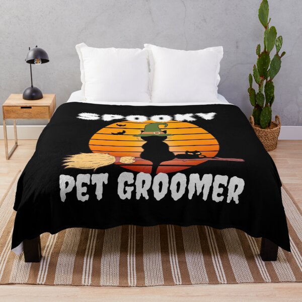 Artikelvorschau, Retro Sun Witch Cat Halloween Spooky Pet Groomer entworfen und verkauft von YoungESC.