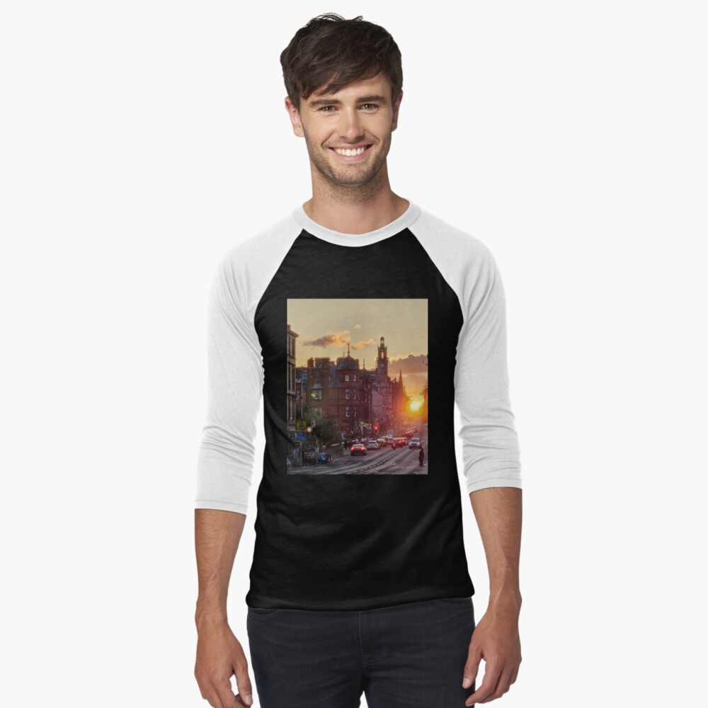 Vista previa del artículo con la obra «Camiseta ¾ estilo béisbol», diseñado y vendido por Jhevva.