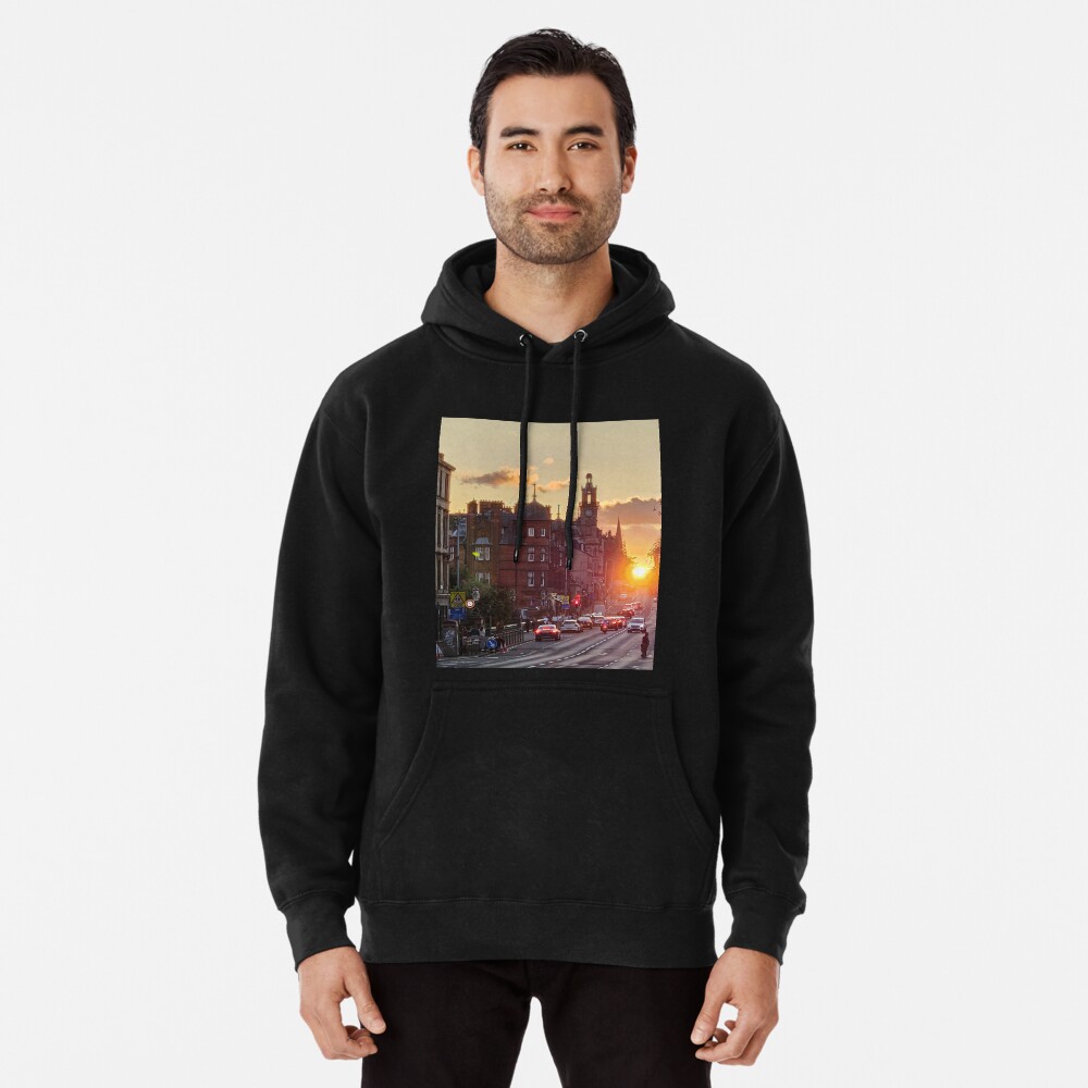 Vista previa del artículo con la obra «Sudadera con capucha», diseñado y vendido por Jhevva.