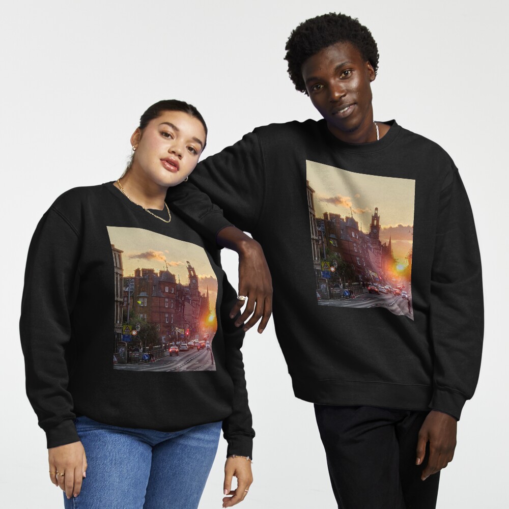 Vista previa del artículo con la obra «Sudadera sin capucha», diseñado y vendido por Jhevva.