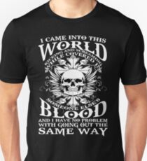 Ich kam in diese Welt, in der ich trete und schreie, während ich in jemandes Blut steckt. Und ich habe kein Problem damit, auf die gleiche Weise auszugehen. Slim Fit T-Shirt