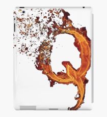Vinilo o funda para iPad QAnon Fiery Q For Conspiracy Lightning Theorist Camiseta de Scralandore Design