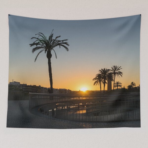 Artikelvorschau, Herrlicher Sonnenuntergang in Sevilla mit Palmen entworfen und verkauft von Georgia Mizuleva.