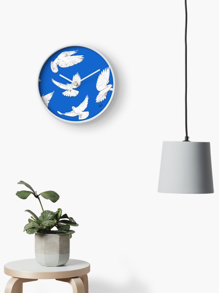 Aperçu 2 sur 4. Horloge avec l'œuvre L'ESPRIT LIBRE créée et vendue par IsaureEcartfixe.