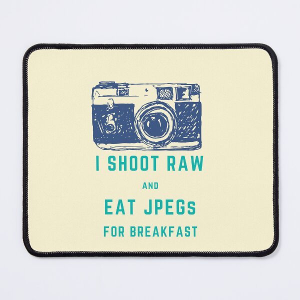 Artikelvorschau, Ich bin ein Straßenfotograf ... Ich fotografiere RAW und esse JPEGs zum Frühstück. entworfen und verkauft von MayaDelaye.