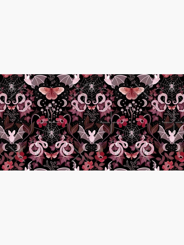 Aperçu 5 sur 5. Tapis de souris avec l'œuvre Damassé gothique de chauve-souris et de serpent créée et vendue par adenaJ.