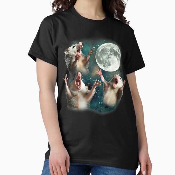 Artikel-Vorschau von Drei Possums heulen auf Mond Shirt, wie 3 Wölfe T-shirts, Opossum-Liebhaber T-shirt, lustige Possum Tshirt, lustige Opossum Shirt, Possum Geschenke, designt und verkauft von MargieSommer.