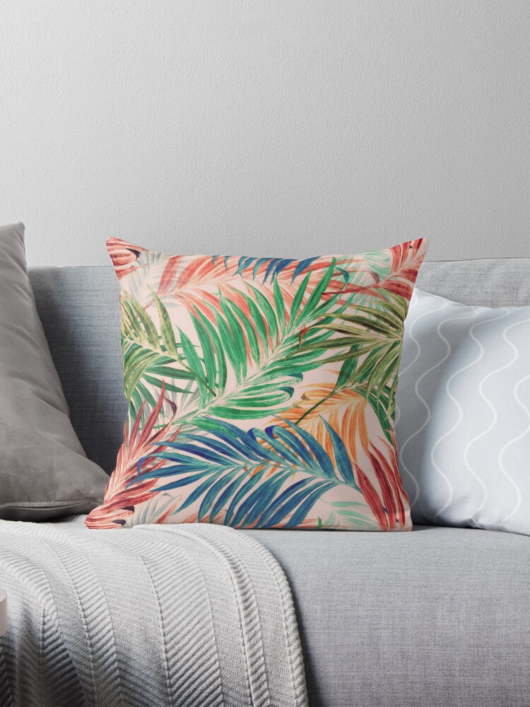 Aperçu 1 sur 4. Coussin avec l'œuvre Feuilles de palmier en couleur créée et vendue par BessoChicca.