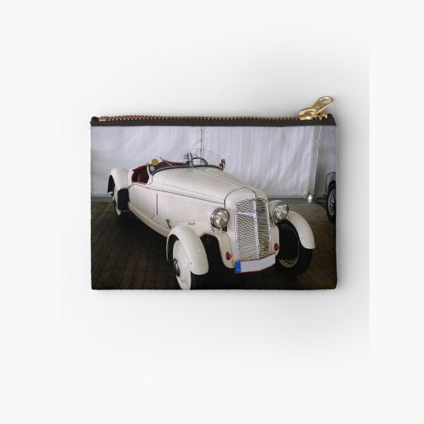 Artikelvorschau, Weißer Oldtimer entworfen und verkauft von AlpineCars.