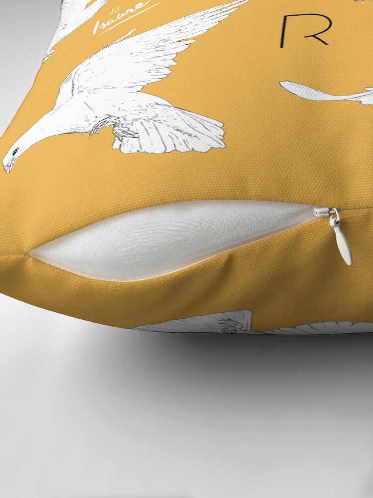Aperçu 2 sur 4. Coussin avec l'œuvre L'ESPRIT LIBRE créée et vendue par IsaureEcartfixe.