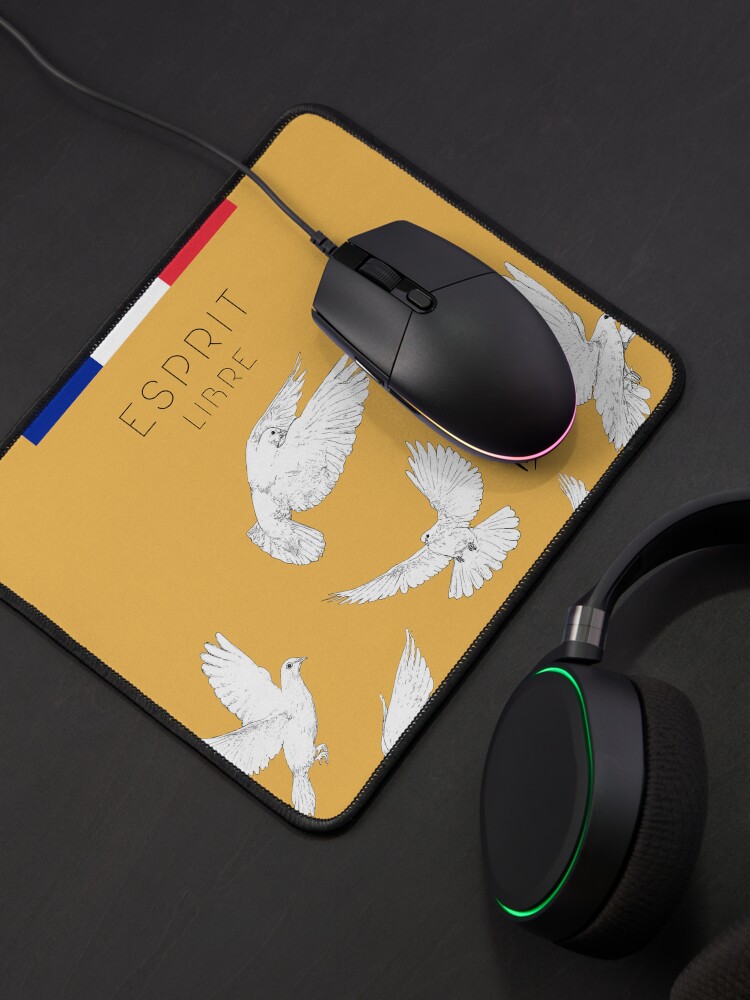 Aperçu 4 sur 5. Tapis de souris avec l'œuvre L'ESPRIT LIBRE créée et vendue par IsaureEcartfixe.