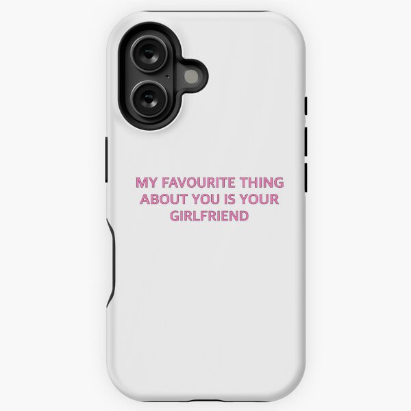Vista previa del artículo con la obra «Lo que más me gusta de ti es tu novia.», diseñado y vendido por eemilystickers.