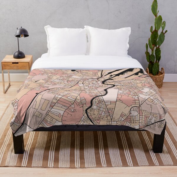 Artikelvorschau, Belfast-Kartenmuster in zartrosa Pastelltönen entworfen und verkauft von PatternMaps.