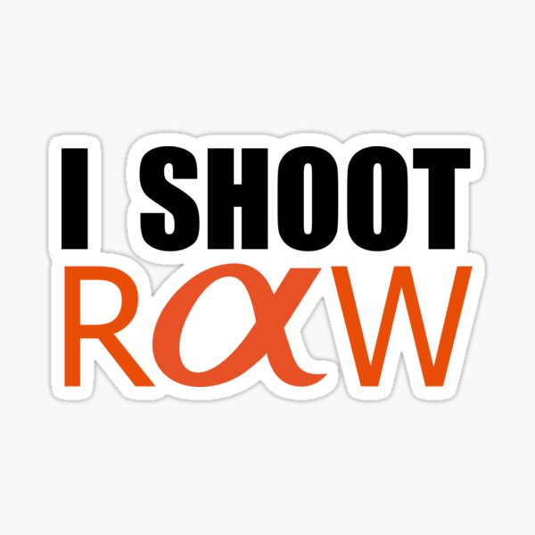 Vista previa del artículo con la obra «Diseño del logotipo I Shoot Raw para la camiseta de Sony Alpha.», diseñado y vendido por athurbubble.