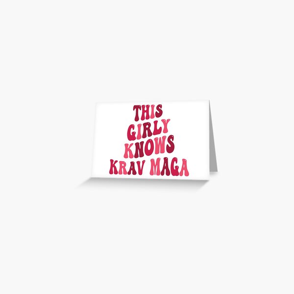 Vista previa del artículo con la obra «Esta chica sabe Krav Maga, Pink Groovy Design», diseñado y vendido por AryaSubramanian.