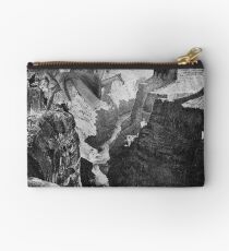 Sightseeing. Studio Pouch