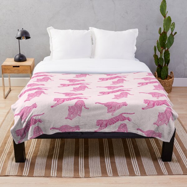 Artikelvorschau, Wild Day mit den Tigers Pink Stripes entworfen und verkauft von HotPinkStudio.