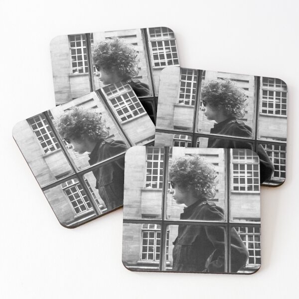 Artikelvorschau, Dylan am Fenster entworfen und verkauft von JVHepworth.