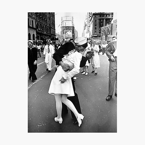 Kissing On VJ Day World War Photographic Print