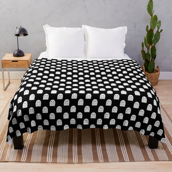 Friendly Ghostly Haunts pattern, Black Background Throw Blanket