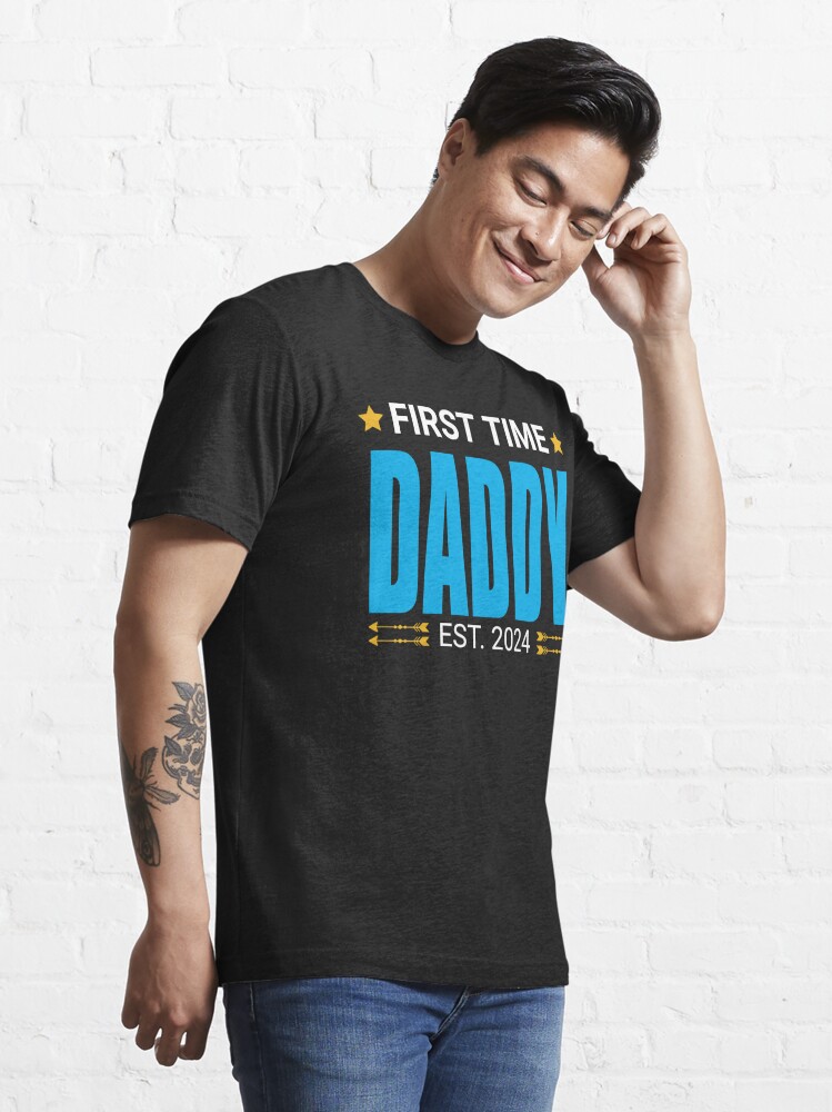 First Time Daddy Est 2024 Funny Pregnancy Announcement New Dad Essential T- shirt