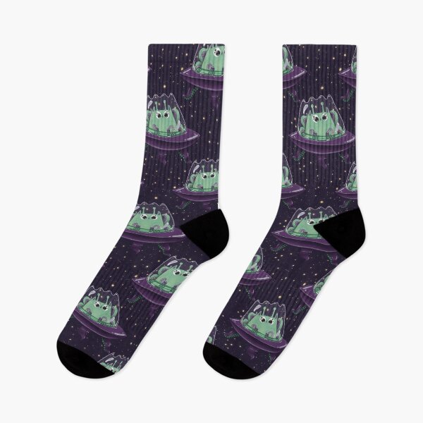 Aperçu de l'œuvre Chat extraterrestre dans une soucoupe volante sur motif de fond d'espace violet créée et vendue par Julia Sol.